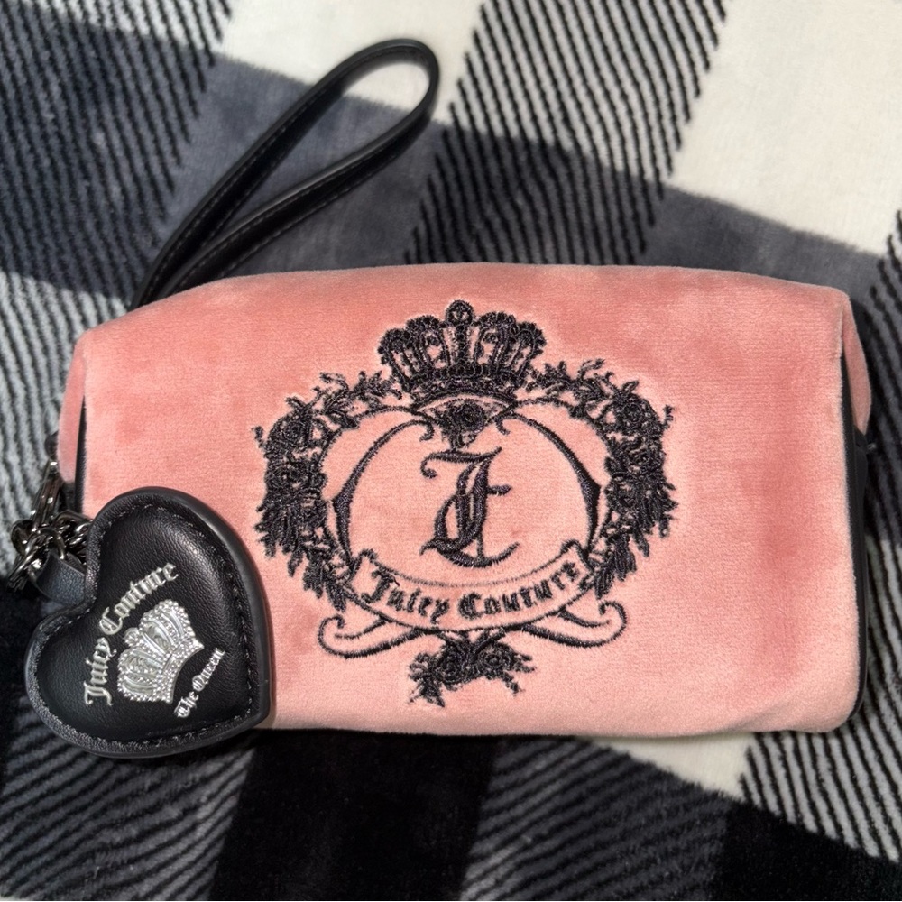 Juicy Couture 🇬🇧UK Exclusive🇬🇧 Pink Velvet Mini Makeup Pouch/Wristlet 💕